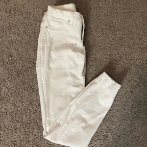White skinny jeans